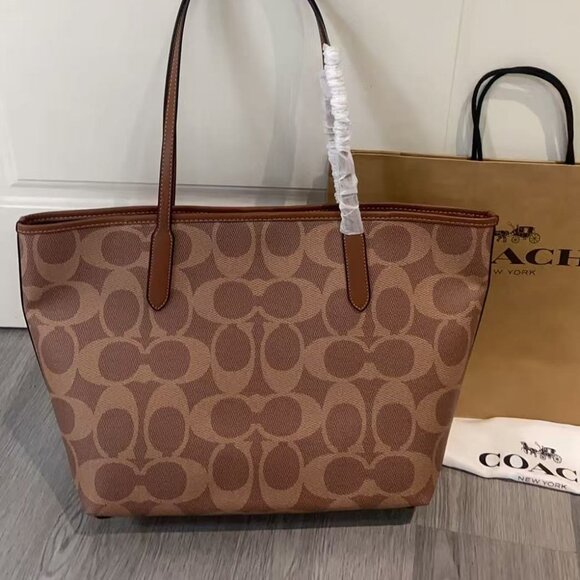 Coach Halloween Print Tote Bag Size 33x16x29cm - Picture 3 of 9